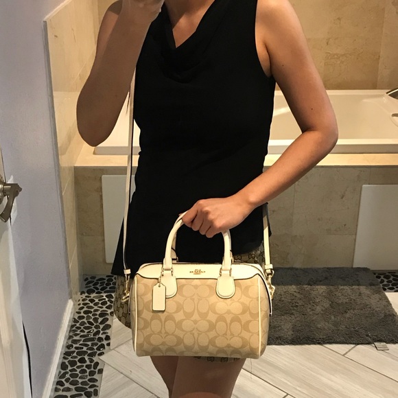 👜‼️SALE‼️🌺MINI BENNETT SATCHEL 9" - Picture 8 of 8